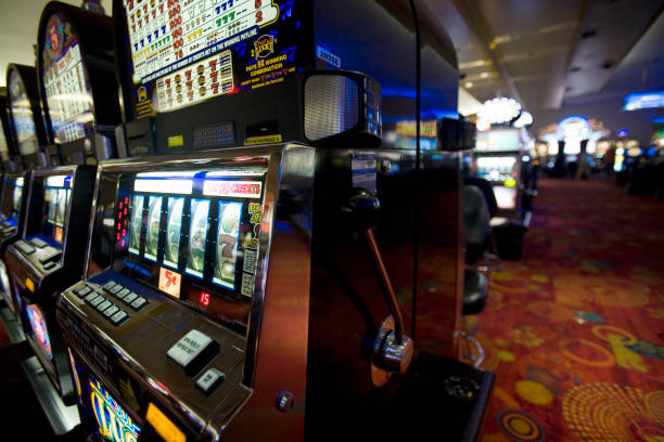 Live baccarat table at landaktoto with professional dealer and real-time betting interface